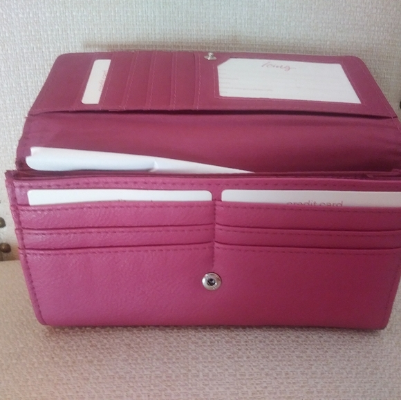 Pink Wallet - Picture 2 of 7